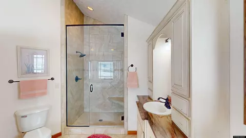 Bath - 655 Longview Ln, Lander, WY 82520 photo 3 of 5