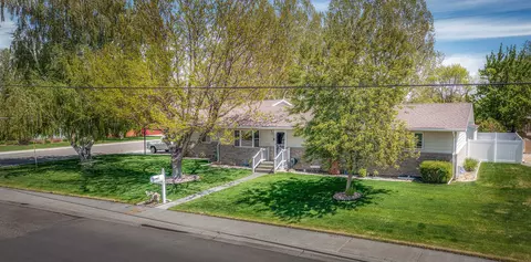 408 Hillcrest Dr, Worland, WY 82401