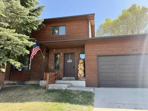 510 Cheyenne Dr, Green River, WY 82935
