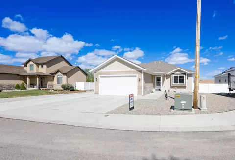 3727 Goshawk Dr, Rock Springs, WY 82901