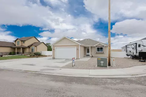 3727 Goshawk Dr, Rock Springs, WY 82901