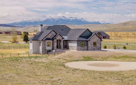44 Sugar Bars Dr, Cody, WY 82414