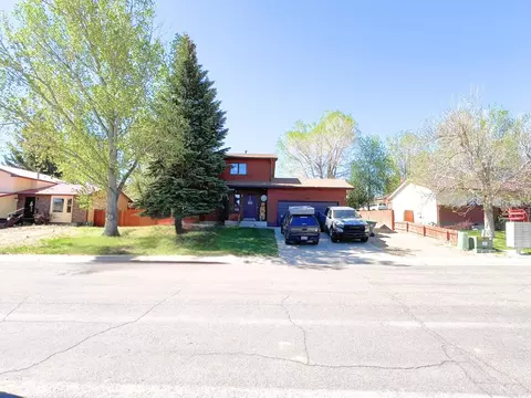 510 Cheyenne Dr, Green River, WY 82935