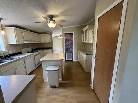 Kitchen - 89 Sharp Nose Rd, Riverton, WY 82501 photo 6 of 7