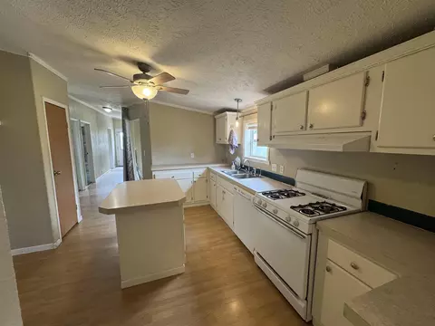 Kitchen - 89 Sharp Nose Rd, Riverton, WY 82501 photo 4 of 7