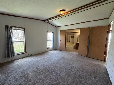 Bedroom - 89 Sharp Nose Rd, Riverton, WY 82501 photo 3 of 8