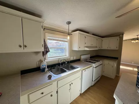 Kitchen - 89 Sharp Nose Rd, Riverton, WY 82501 photo 2 of 7