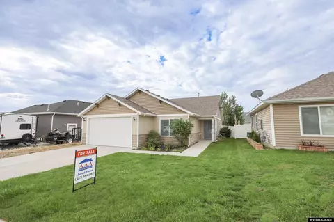 1610 Hawk Dr, Rock Springs, WY 82901