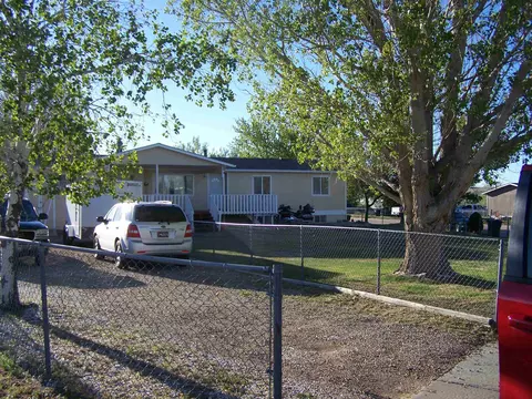 991 E Lookout Dr, Glenrock, WY 82637