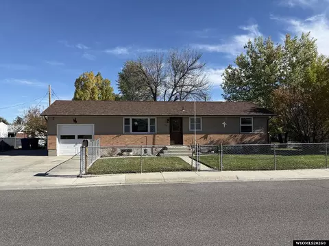315 Elizabeth Dr, Riverton, WY 82501