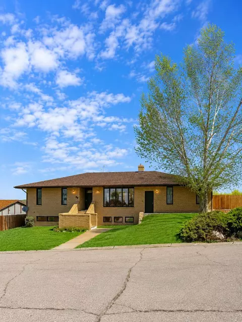 92 Declaration Dr, Evanston, WY 82930