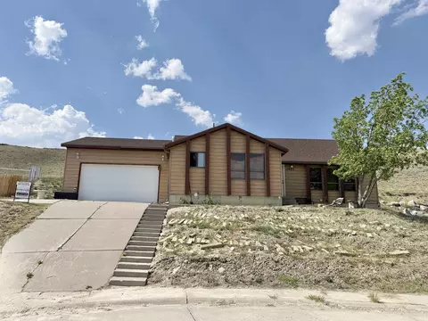 1921 Berry Dr, Kemmerer, WY 83101