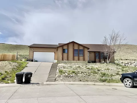 1921 Berry Dr, Kemmerer, WY 83101