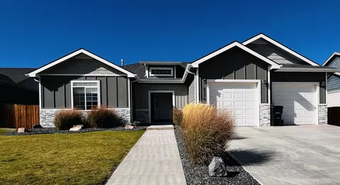 6776 Rogue River Rd, Casper, WY 82604