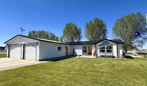36 Mission Rd, Riverton, WY 82501