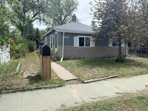 627 S 4th St, Douglas, WY 82633