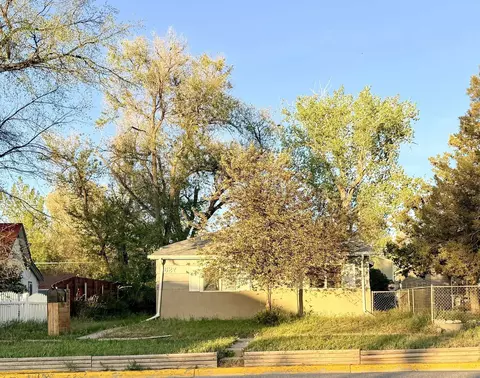 627 S 4th St, Douglas, WY 82633