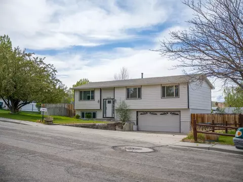 2025 Oklahoma Dr, Green River, WY 82935