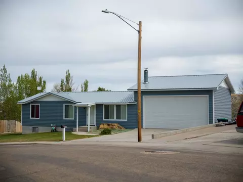 1405 Cliff View Dr, Green River, WY 82935