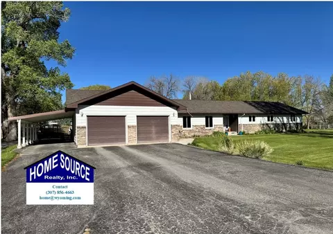 635 W Mountain View Dr, Riverton, WY 82501