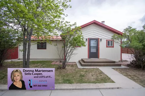 213 N Third St, Glenrock, WY 82637