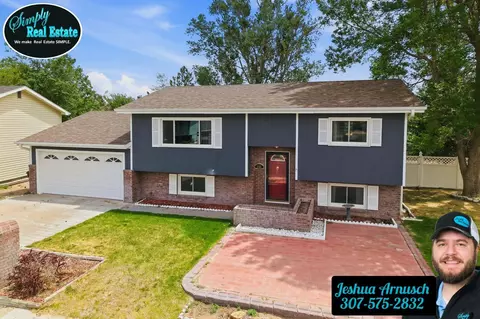 121 Park Lane Dr, Torrington, WY 82240