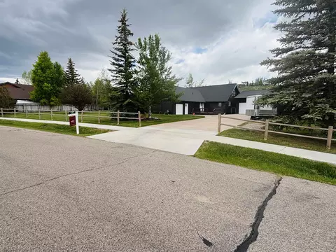 201 Broken Circle Dr, Evanston, WY 82930
