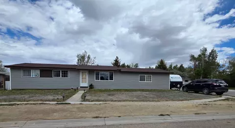 907 Plateau Rd, Rock Springs, WY 82901