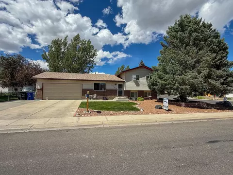 1214 E Sunset Dr, Riverton, WY 82501