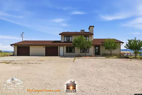 4153 Cole Creek Rd, Evansville, WY 82636