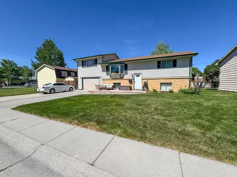 804 Cheryl Sue Dr, Riverton, WY 82501