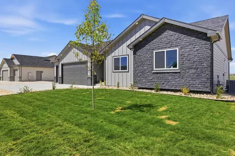 6570 Meadow Wind Way, Mills, WY 82644