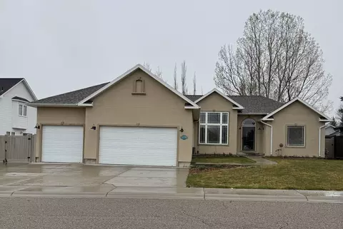 510 Oak Creek Dr, Rock Springs, WY 82901