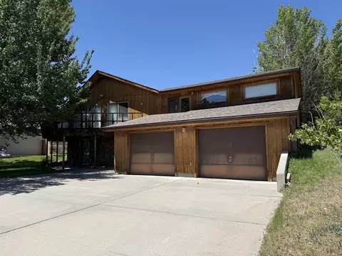 206 Sunset Ave, Thermopolis, WY 82443