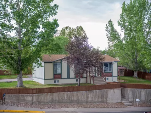 2525 Colorado Dr, Green River, WY 82935