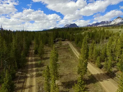 6 High Country Rd, Dubois, WY 82513