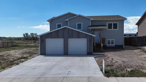 915 Flicker St, Douglas, WY 82633