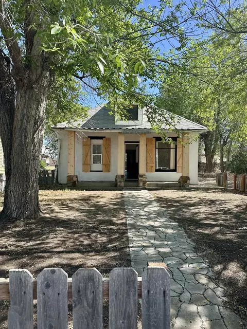 212 Robertson Ave, Worland, WY 82401