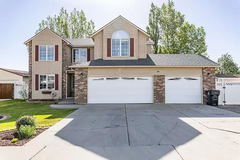 1105 Rosewood Dr, Rock Springs, WY 82901