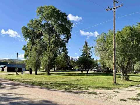111 E 6th St, Encampment, WY 82325