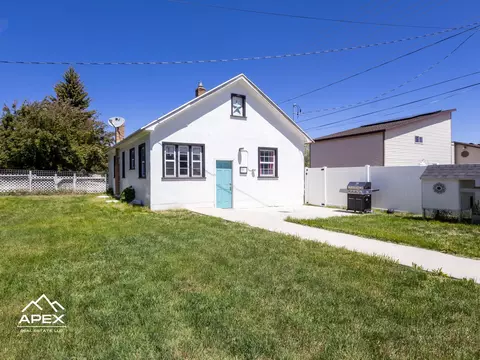 625 7th St, Evanston, WY 82930