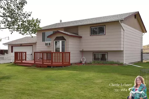 27 Dunham Rd, Glenrock, WY 82637