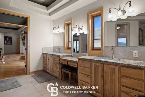 Bath - 4960 Skyline Rd, Casper, WY 82604 photo 2 of 4