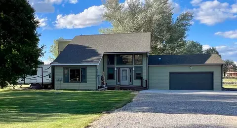 451 E River Rd, Thermopolis, WY 82443
