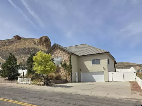 2125 Hitching Post Dr, Green River, WY 82935