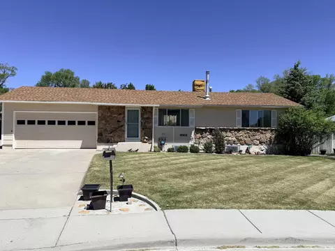 255 Birch St, Green River, WY 82935