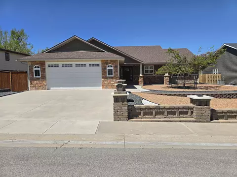 737 W Kendrick St, Rawlins, WY 82301