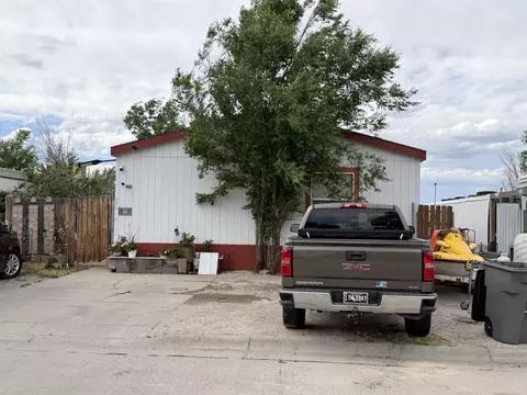 940 Park Ln, Evansville, WY 82636