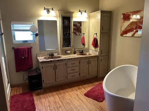 Bath - 33 Double Tree Rd, Riverton, WY 82501 photo 1 of 3