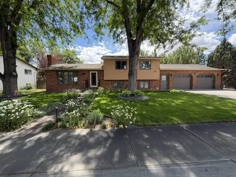 1804 Circle Rd, Worland, WY 82401